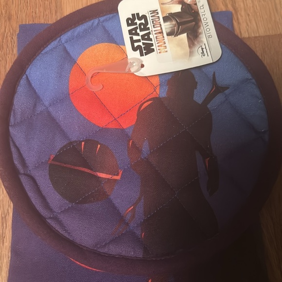 Brand new Star Wars the mandalorian themed tea towel and pot holder - Picture 2 of 3